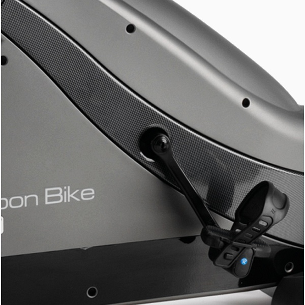Komfortiškas vertikalus dviratis treniruoklis - ergometras su padidinta ergonomiška sėdynė BH Fitness Carbon Dual H8705L LCD Komfortiškas vertikalus dviratis treniruoklis - ergometras su padidinta ergonomiška sėdynė BH Fitness Carbon Dual H8705L LCD