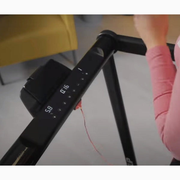 Kompaktiškai sulankstomas bėgimo takelis Hop-Sport Clip HS-900LB LED