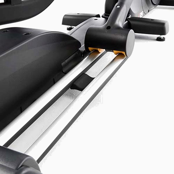 Elipsinis treniruoklis su reguliuojama (auto.) įkalne Sole Fitness E35 LCD