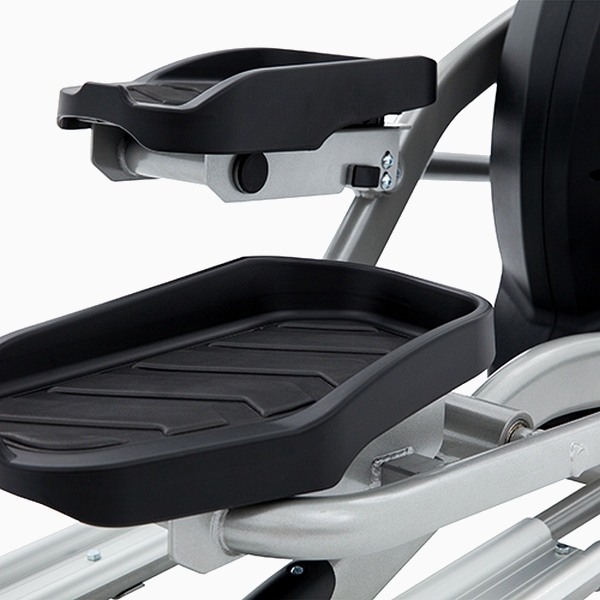 Elipsinis treniruoklis Spirit Fitness XE795 LCD PRO