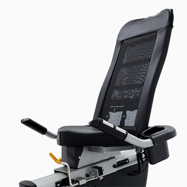 Horizontalus dviratis treniruoklis intensyvioms treniruotėms Spirit Fitness XBR95 LCD