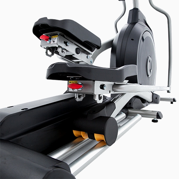 Elipsinis treniruoklis Spirit Fitness XE395 LCD