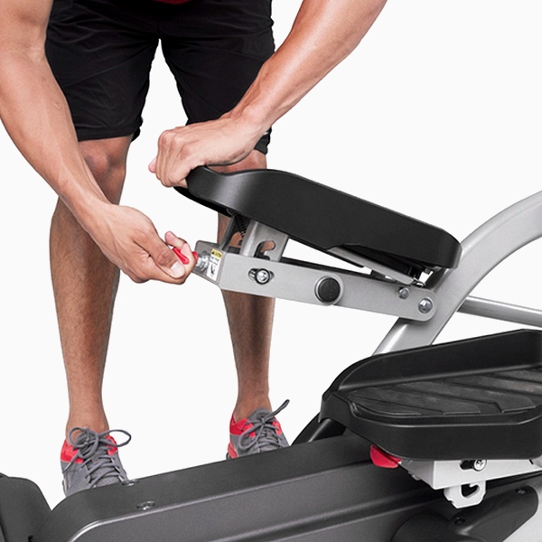 Elipsinis treniruoklis Spirit Fitness XE395 LCD