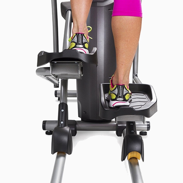 Elipsinis treniruoklis su elektromagnetiniu (indukciniu) pasipriešinimu Spirit Fitness XE195 LCD Elipsinis treniruoklis su elektromagnetiniu (indukciniu) pasipriešinimu Spirit Fitness XE195 LCD